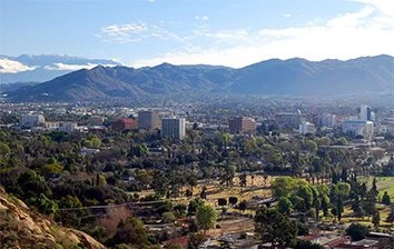 A view of the city of guadalajara with mountains in the background.